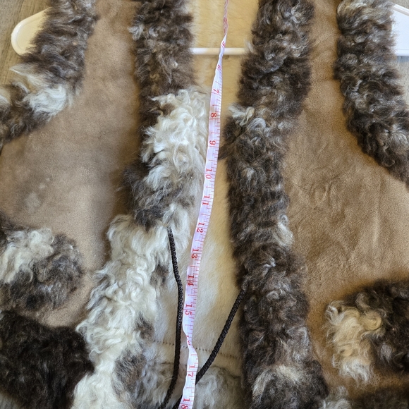 Faux Fur Trimmed Vest - Picture 7 of 8